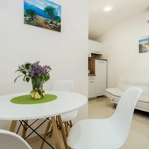 Mira Apartment
